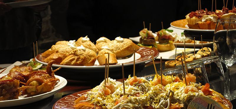 De pinchos y potes por Donosti (La guía de las mejores barras).
