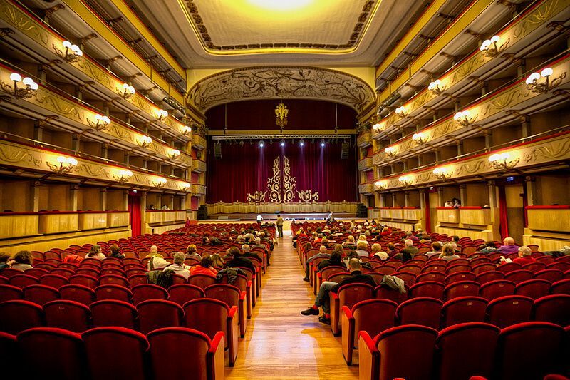 ¿Tienen los artistas derechos afines a los derechos de autor?