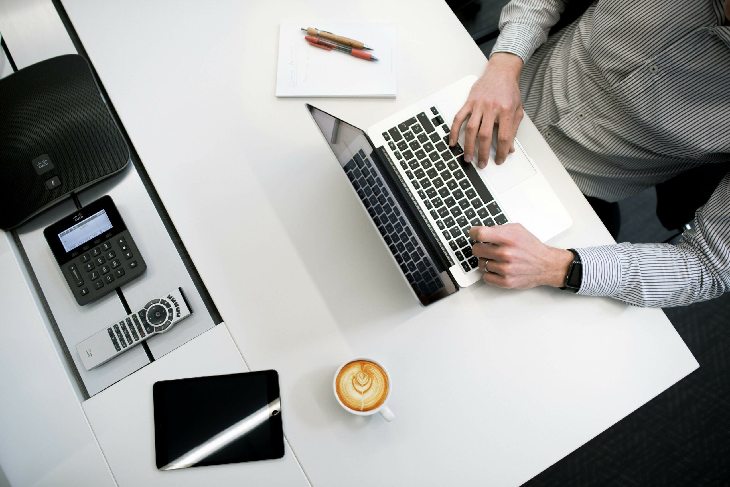 Competence to appoint the auditor and documents comprising the financial statements